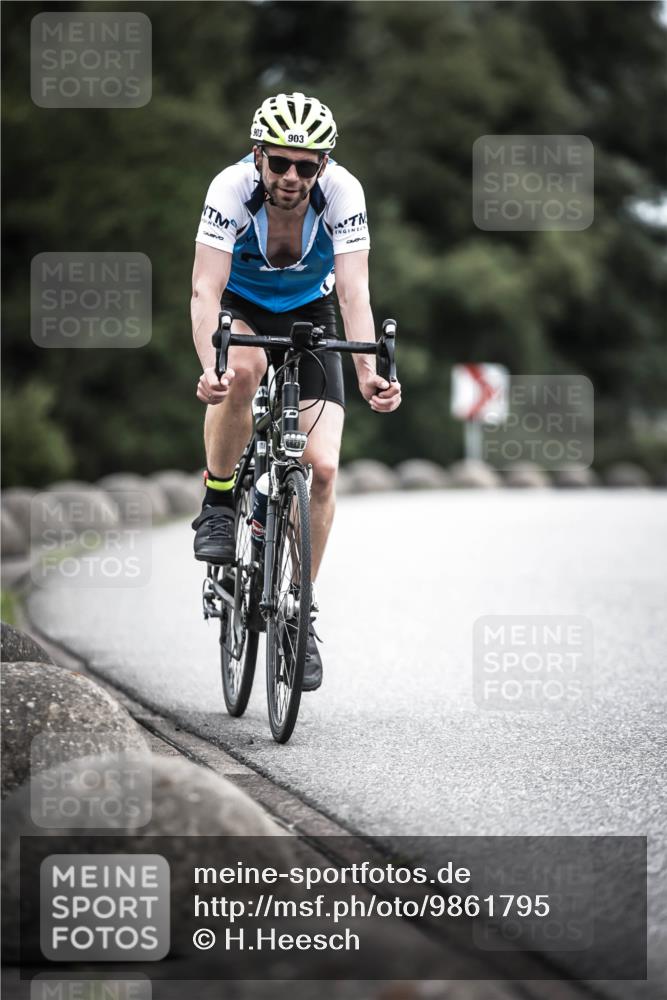 21.06.2026 - 29. Vierlanden-Triathlon H.Heesch http://msf.ph/oto/9861795 21.06.2026 12:09:47 Radfahren 903, 906 meine-sportfotos.de