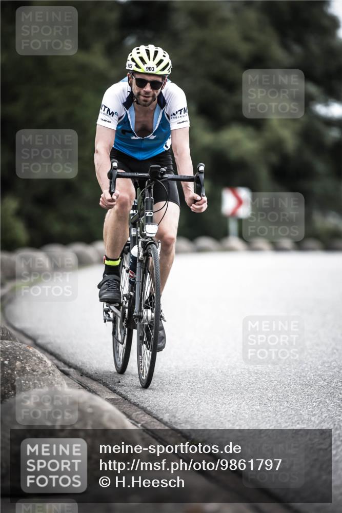 21.06.2026 - 29. Vierlanden-Triathlon H.Heesch http://msf.ph/oto/9861797 21.06.2026 12:09:47 Radfahren 903, 906 meine-sportfotos.de