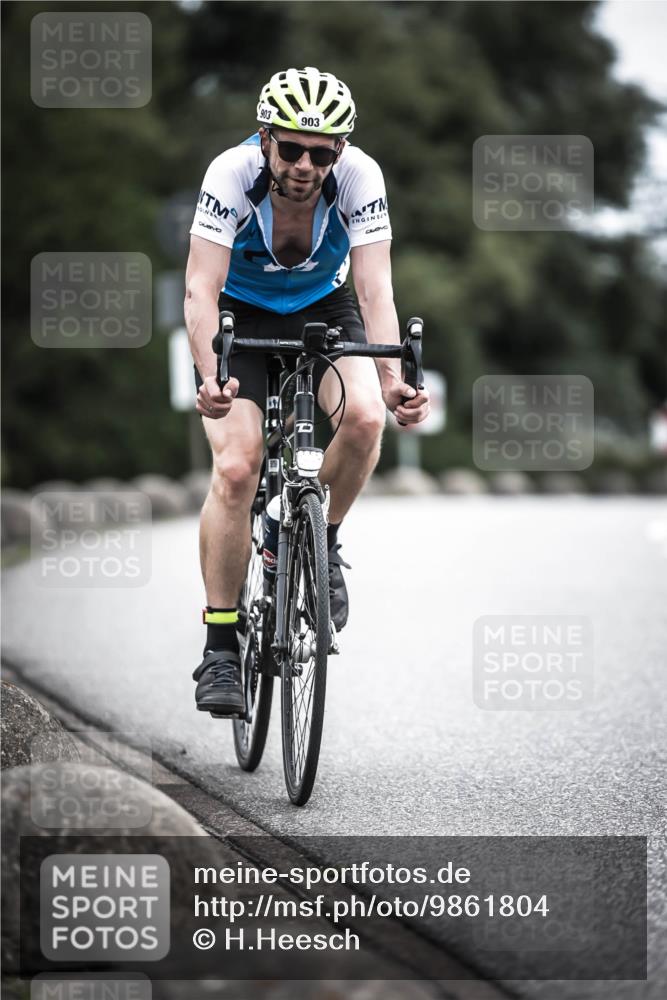 21.06.2026 - 29. Vierlanden-Triathlon H.Heesch http://msf.ph/oto/9861804 21.06.2026 12:09:47 Radfahren 903, 906 meine-sportfotos.de