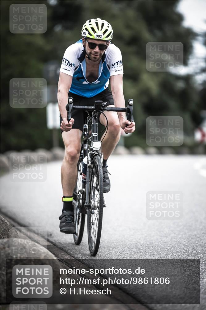 21.06.2026 - 29. Vierlanden-Triathlon H.Heesch http://msf.ph/oto/9861806 21.06.2026 12:09:47 Radfahren 903, 906 meine-sportfotos.de