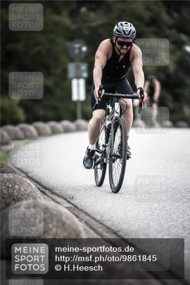 21.06.2026 - 29. Vierlanden-Triathlon H.Heesch http://msf.ph/oto/9861845 21.06.2026 12:10:02 Radfahren 650, 692, 699, 745, 788 meine-sportfotos.de