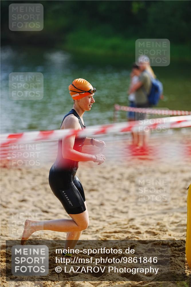 21.06.2026 - 29. Vierlanden-Triathlon LAZAROV Photography http://msf.ph/oto/9861846 21.06.2026 09:05:53 Schwimmen 299 meine-sportfotos.de