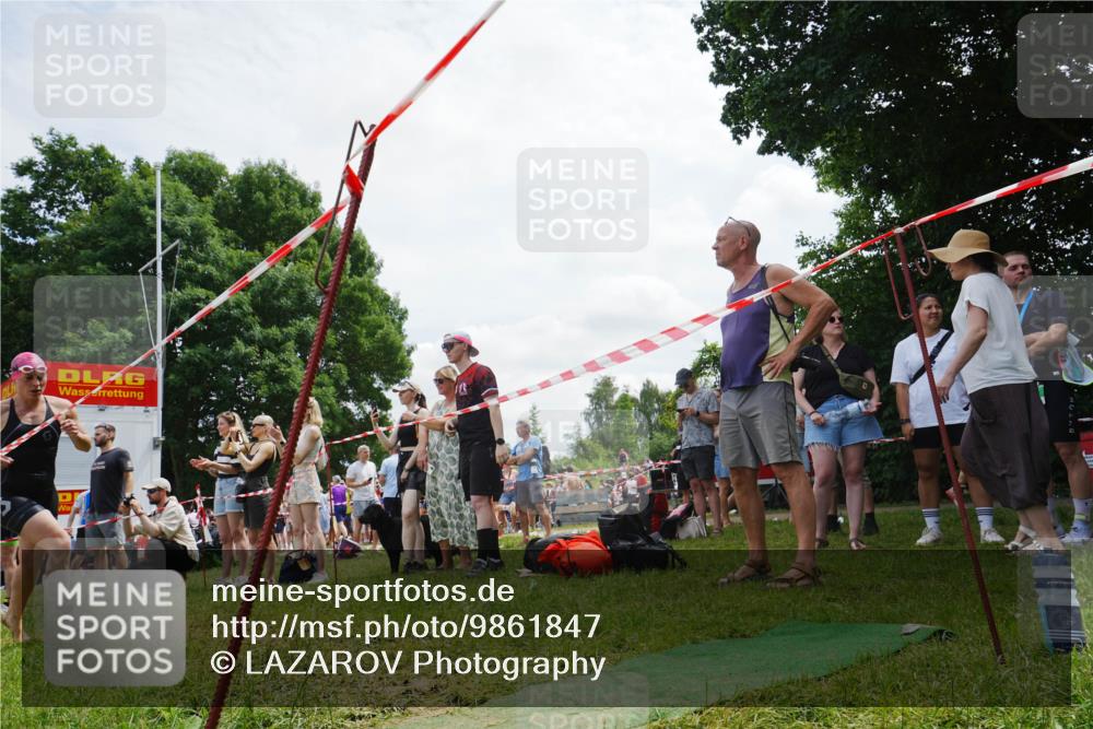 21.06.2026 - 29. Vierlanden-Triathlon LAZAROV Photography http://msf.ph/oto/9861847 21.06.2026 13:23:53 Schwimmen 1191, 1207, 1218 meine-sportfotos.de