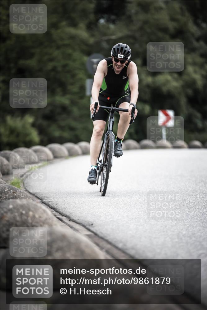 21.06.2026 - 29. Vierlanden-Triathlon H.Heesch http://msf.ph/oto/9861879 21.06.2026 12:10:05 Radfahren 650, 692, 699, 745, 788 meine-sportfotos.de