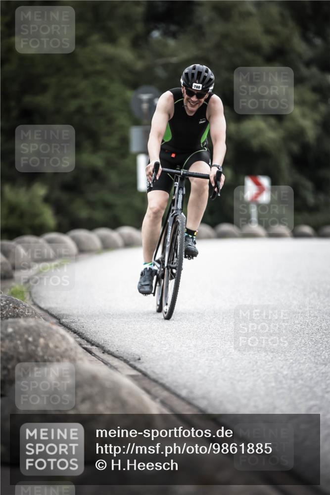 21.06.2026 - 29. Vierlanden-Triathlon H.Heesch http://msf.ph/oto/9861885 21.06.2026 12:10:05 Radfahren 650, 692, 699, 745, 788 meine-sportfotos.de