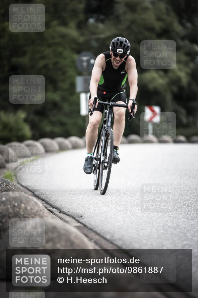 21.06.2026 - 29. Vierlanden-Triathlon H.Heesch http://msf.ph/oto/9861887 21.06.2026 12:10:05 Radfahren 650, 692, 699, 745, 788 meine-sportfotos.de