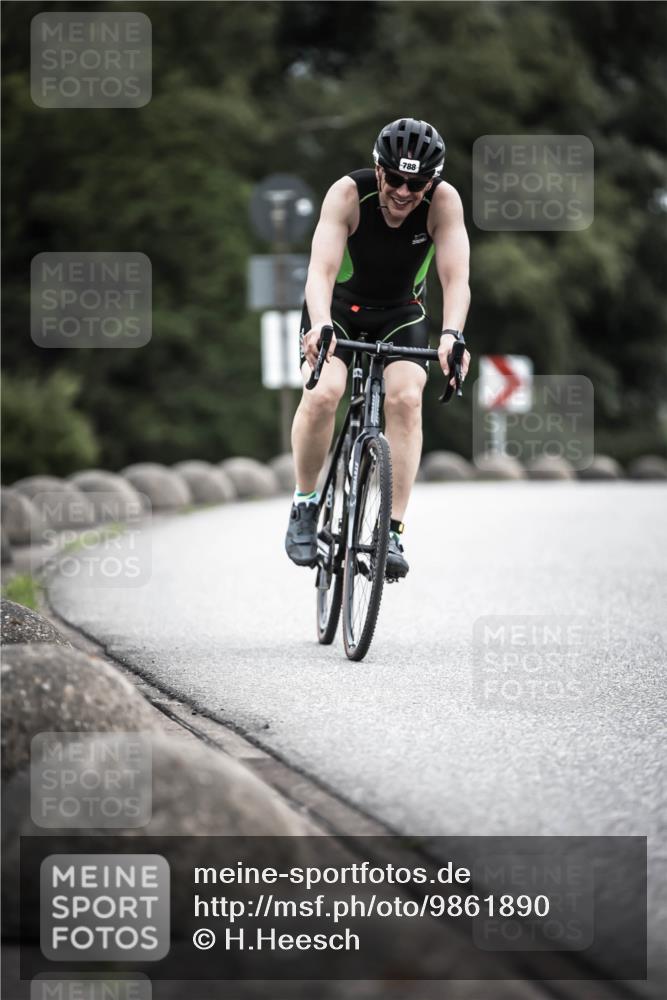 21.06.2026 - 29. Vierlanden-Triathlon H.Heesch http://msf.ph/oto/9861890 21.06.2026 12:10:05 Radfahren 650, 692, 699, 745, 788 meine-sportfotos.de