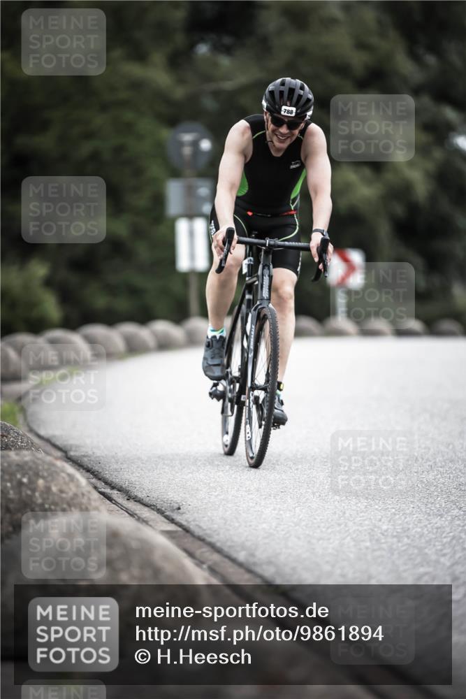 21.06.2026 - 29. Vierlanden-Triathlon H.Heesch http://msf.ph/oto/9861894 21.06.2026 12:10:06 Radfahren 650, 692, 699, 745, 788 meine-sportfotos.de