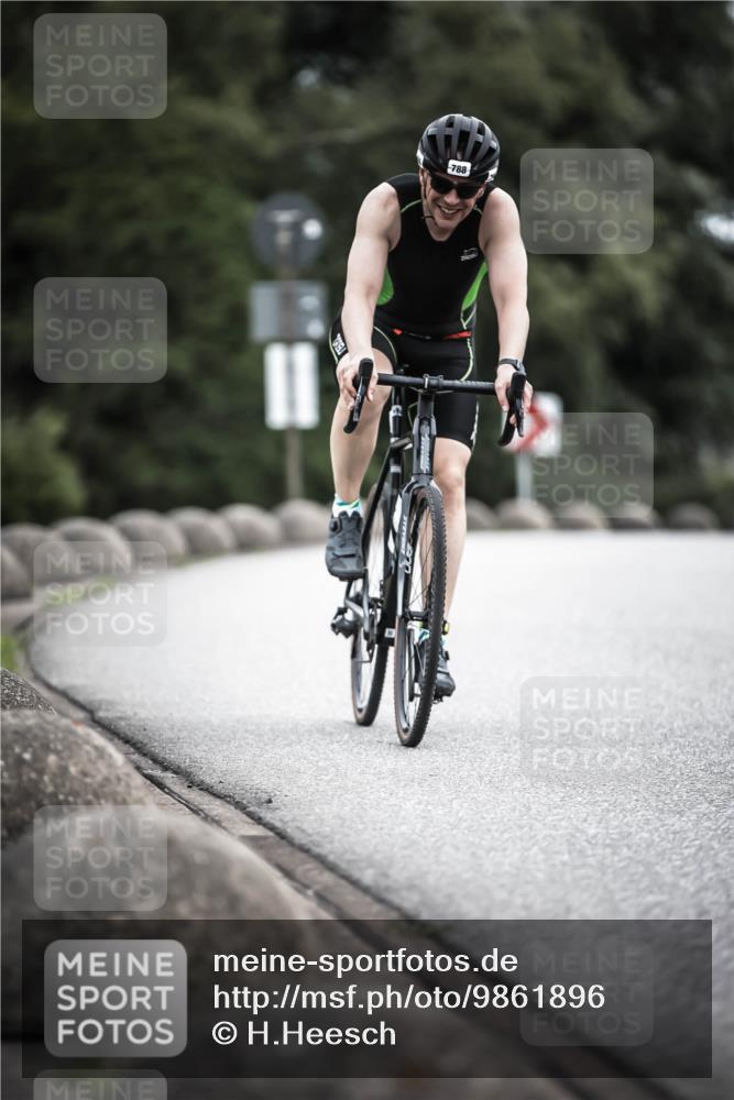 21.06.2026 - 29. Vierlanden-Triathlon H.Heesch http://msf.ph/oto/9861896 21.06.2026 12:10:06 Radfahren 650, 692, 699, 745, 788 meine-sportfotos.de