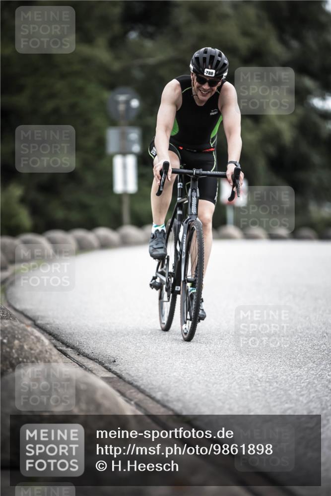 21.06.2026 - 29. Vierlanden-Triathlon H.Heesch http://msf.ph/oto/9861898 21.06.2026 12:10:06 Radfahren 650, 692, 699, 745, 788 meine-sportfotos.de