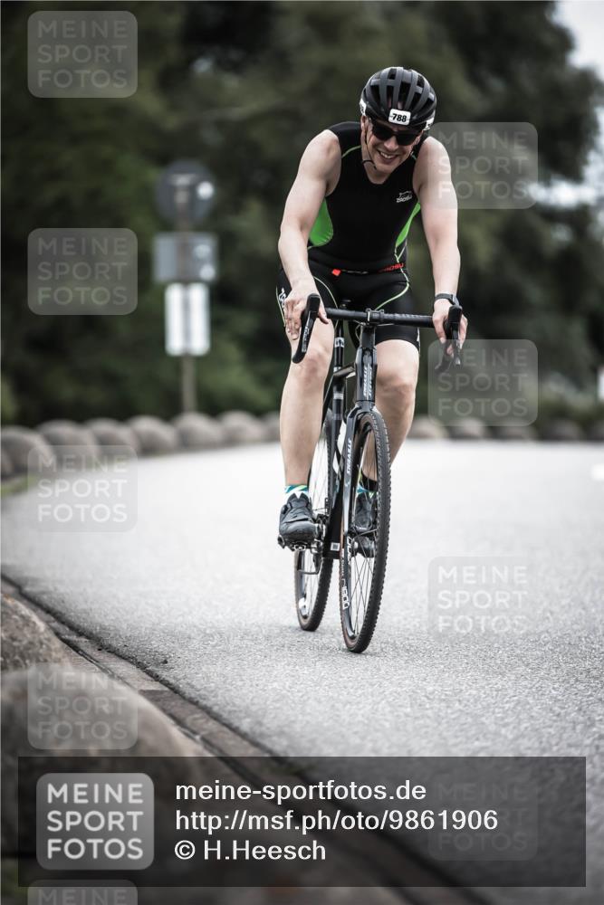 21.06.2026 - 29. Vierlanden-Triathlon H.Heesch http://msf.ph/oto/9861906 21.06.2026 12:10:06 Radfahren 650, 692, 699, 745, 788 meine-sportfotos.de