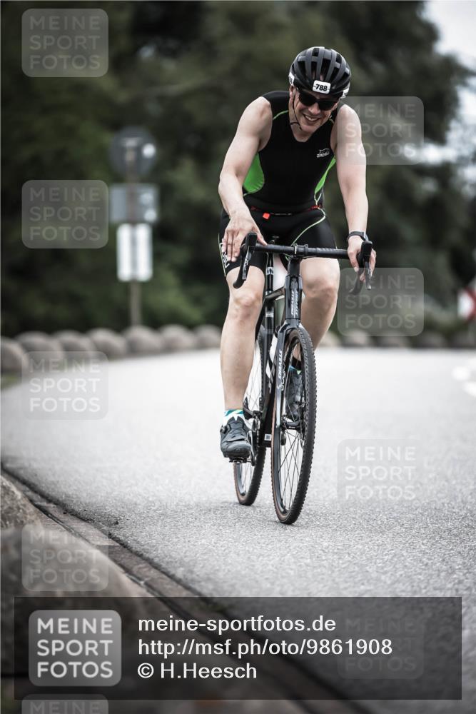 21.06.2026 - 29. Vierlanden-Triathlon H.Heesch http://msf.ph/oto/9861908 21.06.2026 12:10:06 Radfahren 650, 692, 699, 745, 788 meine-sportfotos.de