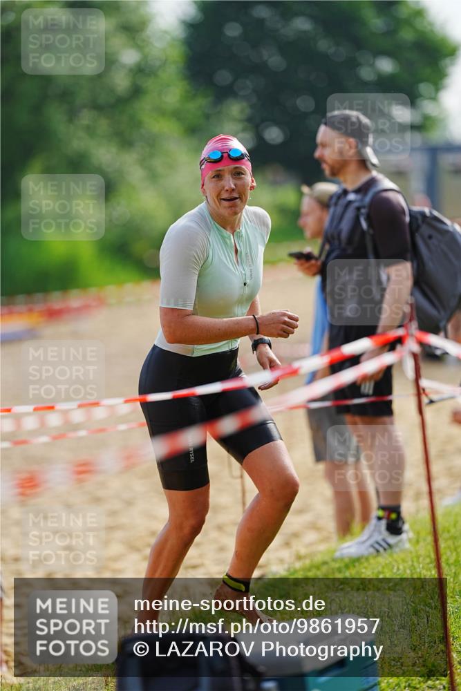 21.06.2026 - 29. Vierlanden-Triathlon LAZAROV Photography http://msf.ph/oto/9861957 21.06.2026 09:09:44 Schwimmen 266 meine-sportfotos.de