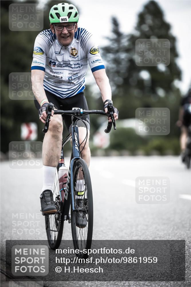21.06.2026 - 29. Vierlanden-Triathlon H.Heesch http://msf.ph/oto/9861959 21.06.2026 12:10:15 Radfahren 19, 54, 710, 905 meine-sportfotos.de