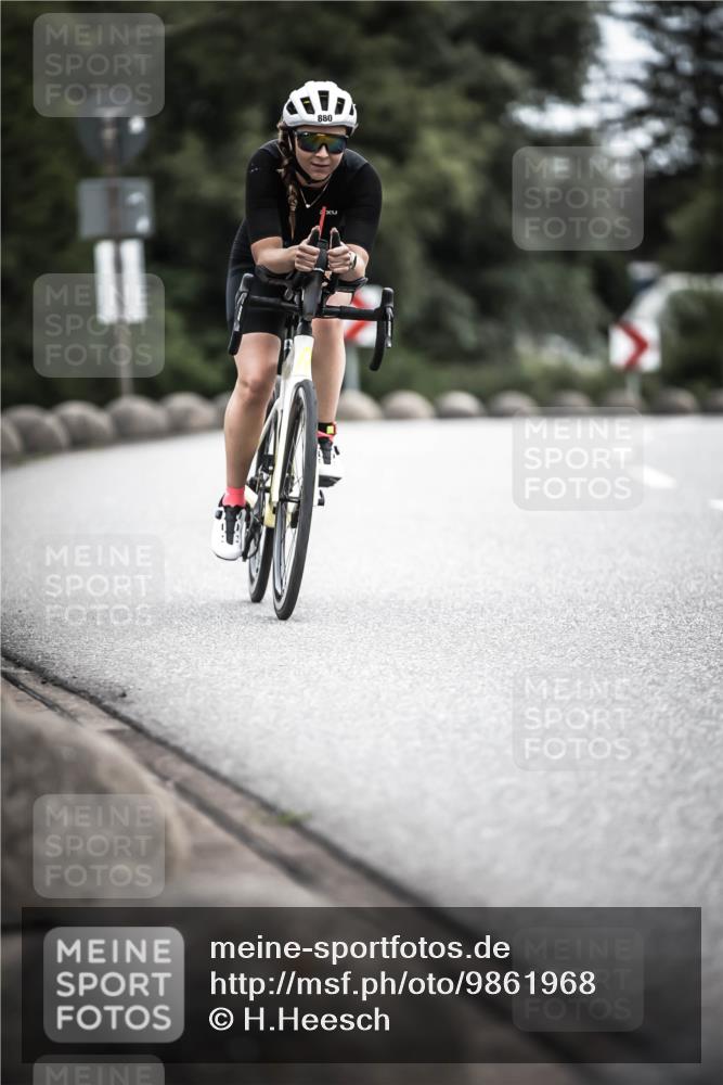 21.06.2026 - 29. Vierlanden-Triathlon H.Heesch http://msf.ph/oto/9861968 21.06.2026 12:10:24 Radfahren 54, 710, 880 meine-sportfotos.de