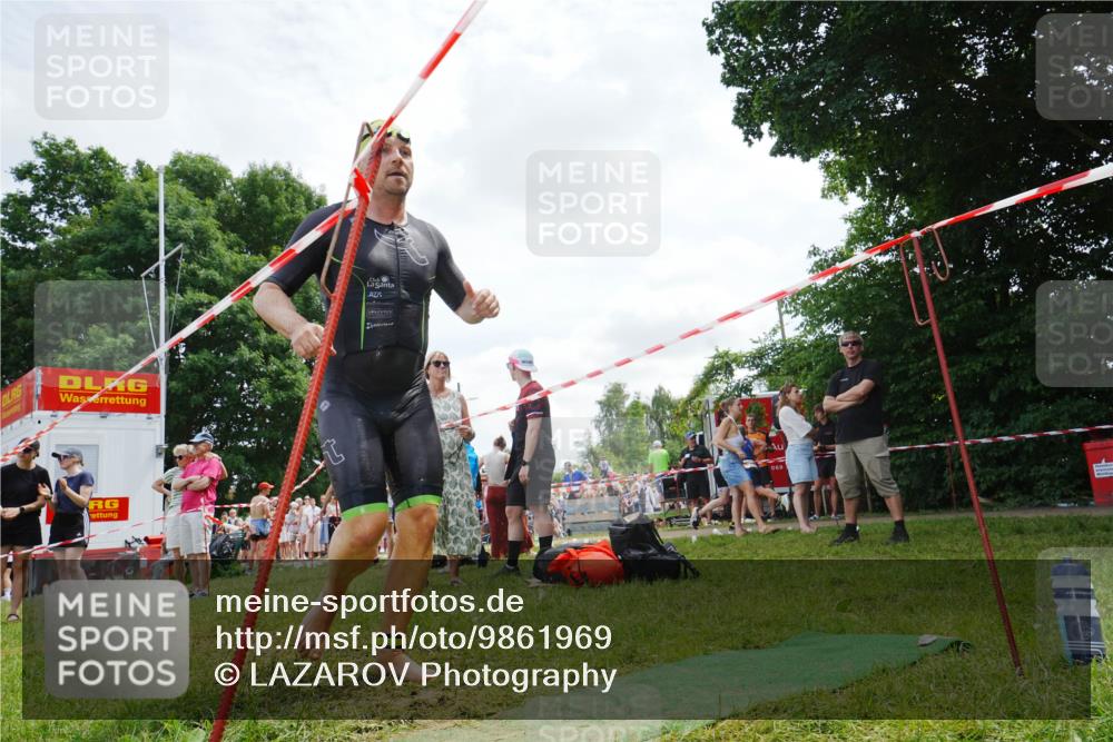 21.06.2026 - 29. Vierlanden-Triathlon LAZAROV Photography http://msf.ph/oto/9861969 21.06.2026 13:26:26 Schwimmen 1201, 1209 meine-sportfotos.de
