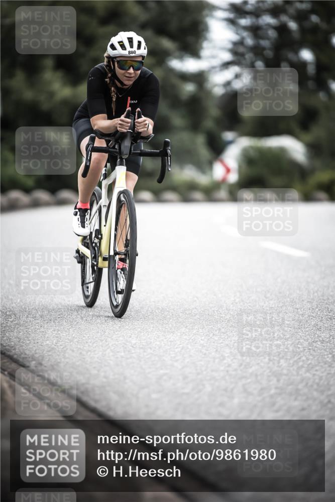 21.06.2026 - 29. Vierlanden-Triathlon H.Heesch http://msf.ph/oto/9861980 21.06.2026 12:10:24 Radfahren 54, 710, 880 meine-sportfotos.de