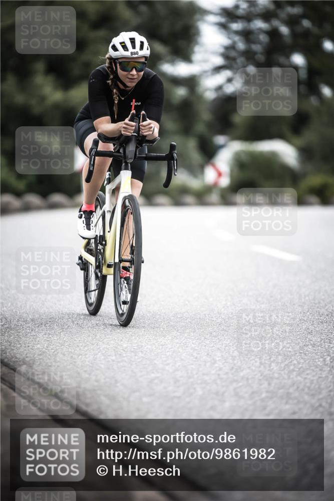21.06.2026 - 29. Vierlanden-Triathlon H.Heesch http://msf.ph/oto/9861982 21.06.2026 12:10:24 Radfahren 54, 710, 880 meine-sportfotos.de