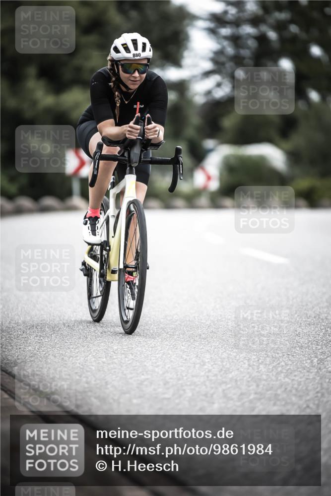 21.06.2026 - 29. Vierlanden-Triathlon H.Heesch http://msf.ph/oto/9861984 21.06.2026 12:10:24 Radfahren 54, 710, 880 meine-sportfotos.de