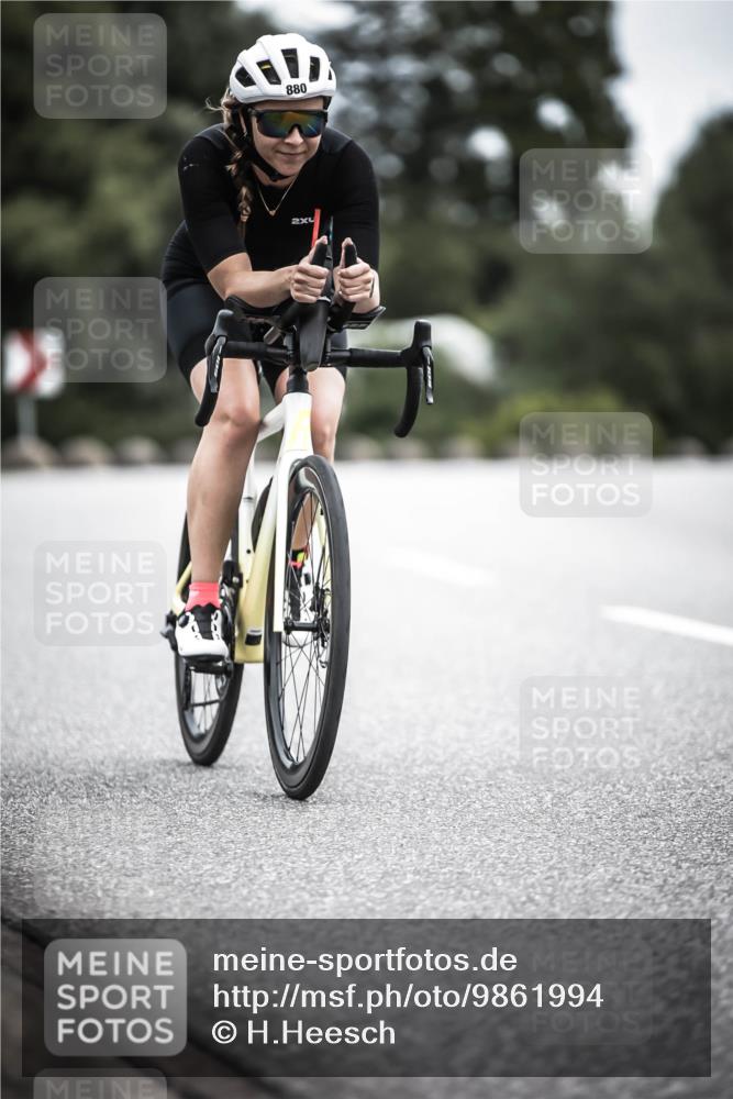 21.06.2026 - 29. Vierlanden-Triathlon H.Heesch http://msf.ph/oto/9861994 21.06.2026 12:10:24 Radfahren 54, 710, 880 meine-sportfotos.de