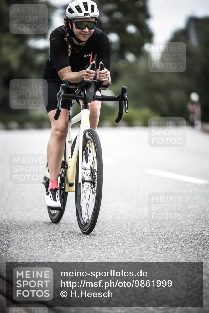 21.06.2026 - 29. Vierlanden-Triathlon H.Heesch http://msf.ph/oto/9861999 21.06.2026 12:10:24 Radfahren 54, 710, 880 meine-sportfotos.de