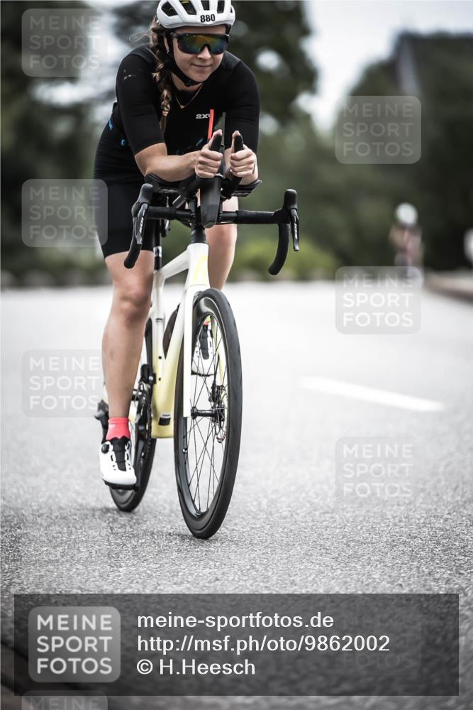21.06.2026 - 29. Vierlanden-Triathlon H.Heesch http://msf.ph/oto/9862002 21.06.2026 12:10:24 Radfahren 54, 710, 880 meine-sportfotos.de