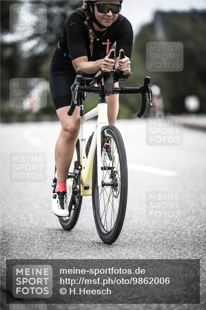 21.06.2026 - 29. Vierlanden-Triathlon H.Heesch http://msf.ph/oto/9862006 21.06.2026 12:10:24 Radfahren 54, 710, 880 meine-sportfotos.de