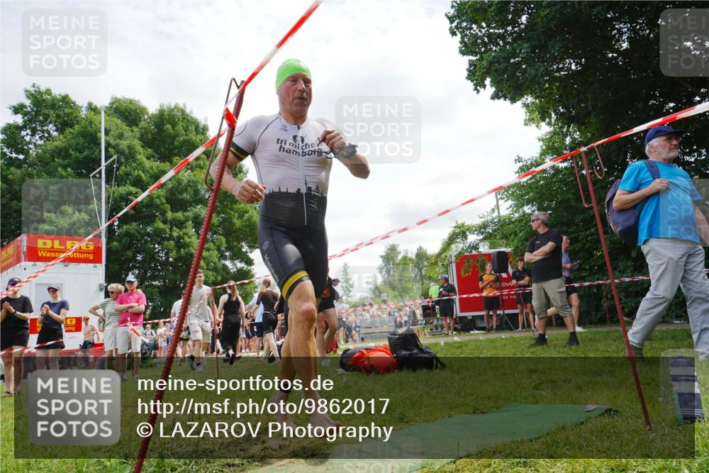21.06.2026 - 29. Vierlanden-Triathlon LAZAROV Photography http://msf.ph/oto/9862017 21.06.2026 13:27:06 Schwimmen 1102, 1172, 1186, 1188, 1190, 1227 meine-sportfotos.de