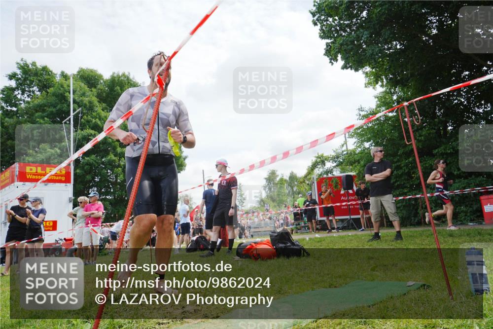 21.06.2026 - 29. Vierlanden-Triathlon LAZAROV Photography http://msf.ph/oto/9862024 21.06.2026 13:27:19 Schwimmen 1095, 1098, 1199, 1224 meine-sportfotos.de