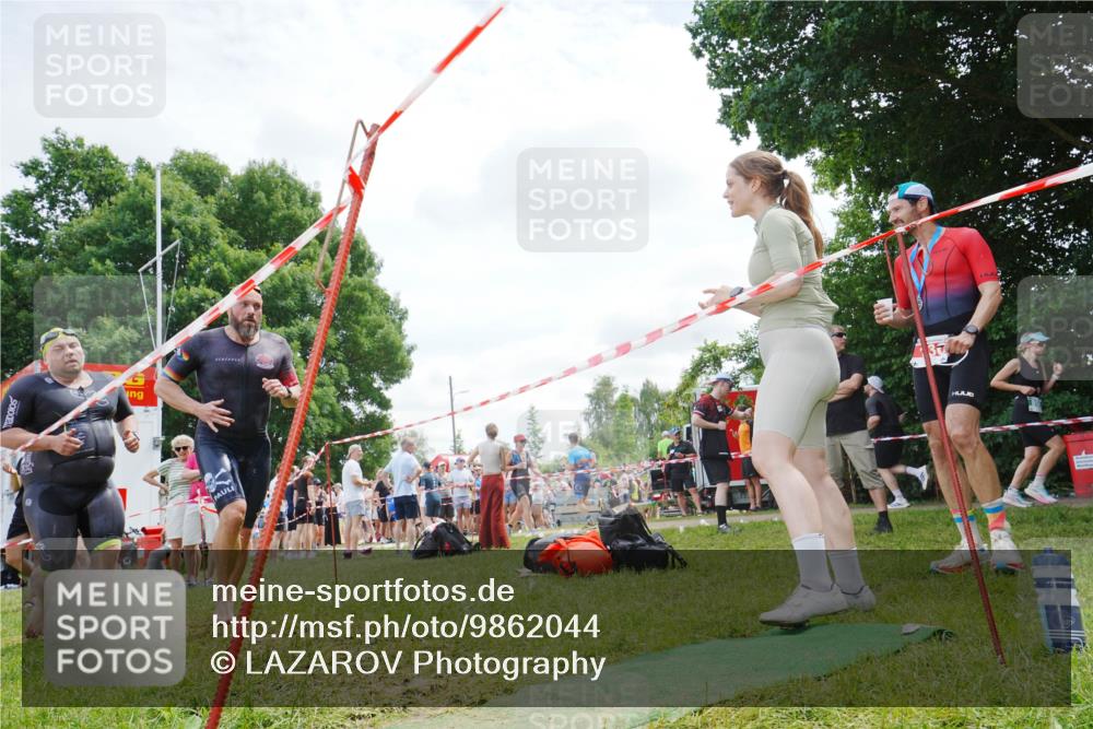 21.06.2026 - 29. Vierlanden-Triathlon LAZAROV Photography http://msf.ph/oto/9862044 21.06.2026 13:27:34 Schwimmen 1171, 1202, 1210 meine-sportfotos.de