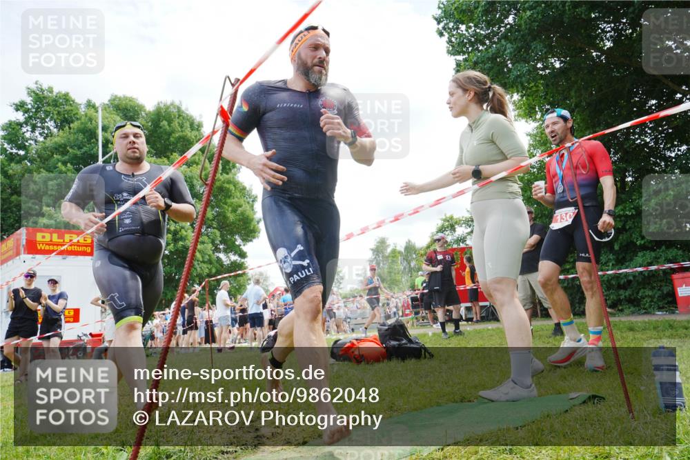 21.06.2026 - 29. Vierlanden-Triathlon LAZAROV Photography http://msf.ph/oto/9862048 21.06.2026 13:27:35 Schwimmen 1171, 1202, 1210 meine-sportfotos.de
