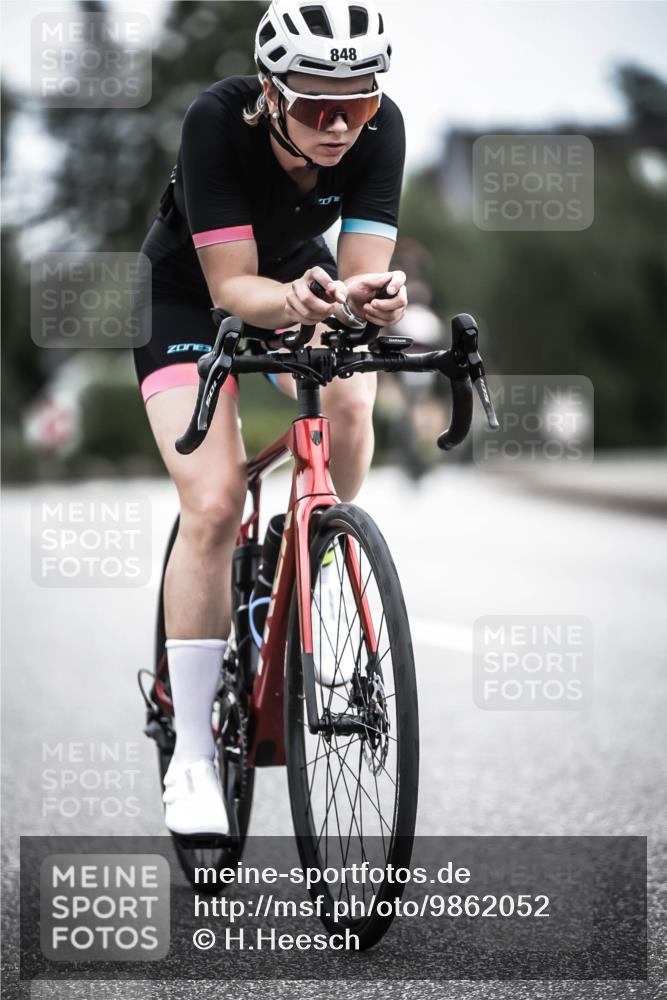 21.06.2026 - 29. Vierlanden-Triathlon H.Heesch http://msf.ph/oto/9862052 21.06.2026 12:10:33 Radfahren 830, 848, 888 meine-sportfotos.de