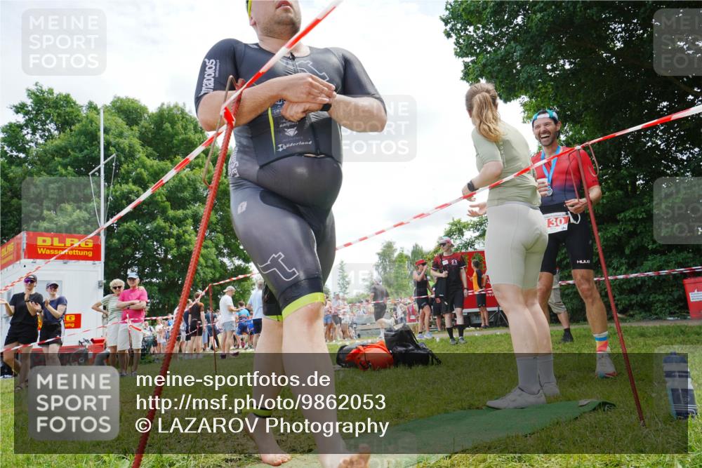 21.06.2026 - 29. Vierlanden-Triathlon LAZAROV Photography http://msf.ph/oto/9862053 21.06.2026 13:27:36 Schwimmen 1171, 1202, 1210 meine-sportfotos.de
