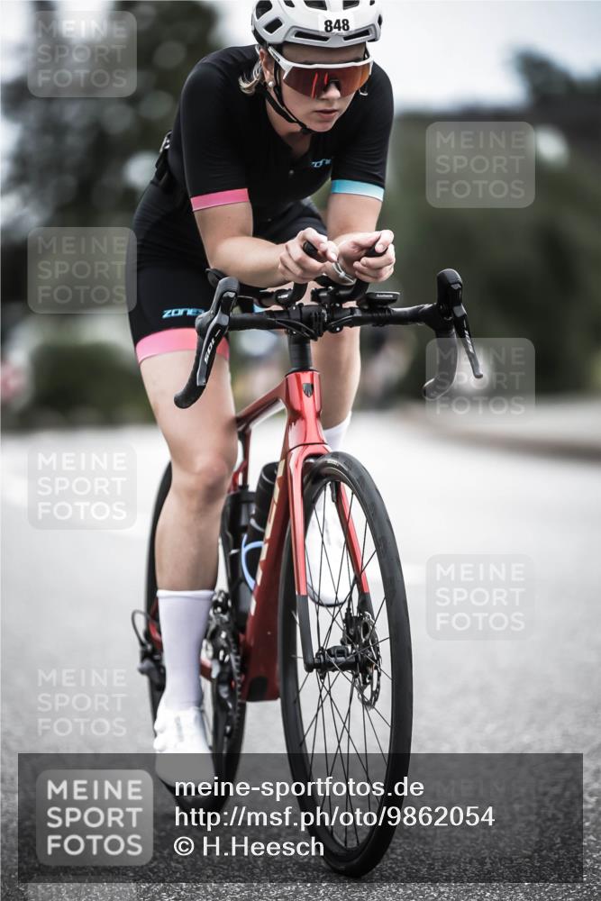 21.06.2026 - 29. Vierlanden-Triathlon H.Heesch http://msf.ph/oto/9862054 21.06.2026 12:10:34 Radfahren 830, 848, 888 meine-sportfotos.de