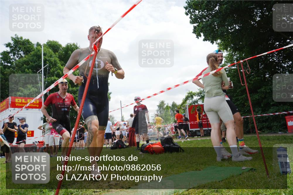 21.06.2026 - 29. Vierlanden-Triathlon LAZAROV Photography http://msf.ph/oto/9862056 21.06.2026 13:27:41 Schwimmen 1168, 1202, 1210, 1226 meine-sportfotos.de
