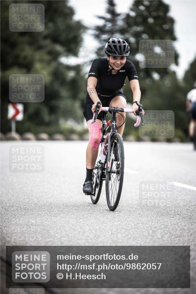 21.06.2026 - 29. Vierlanden-Triathlon H.Heesch http://msf.ph/oto/9862057 21.06.2026 12:10:48 Radfahren 237, 787, 814 meine-sportfotos.de