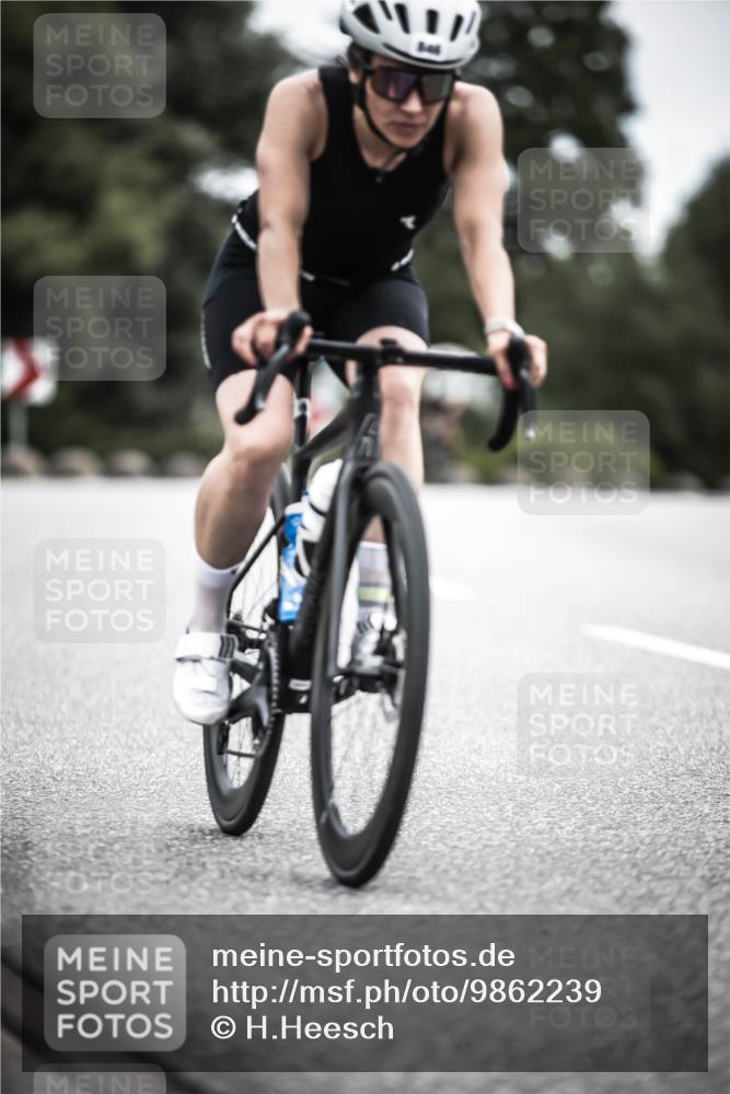 21.06.2026 - 29. Vierlanden-Triathlon H.Heesch http://msf.ph/oto/9862239 21.06.2026 12:11:33 Radfahren 230, 846, 859, 870, 881 meine-sportfotos.de