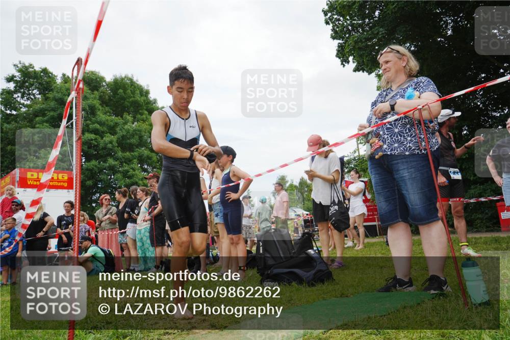 21.06.2026 - 29. Vierlanden-Triathlon LAZAROV Photography http://msf.ph/oto/9862262 21.06.2026 14:37:51 Schwimmen 1236, 1253, 1268 meine-sportfotos.de