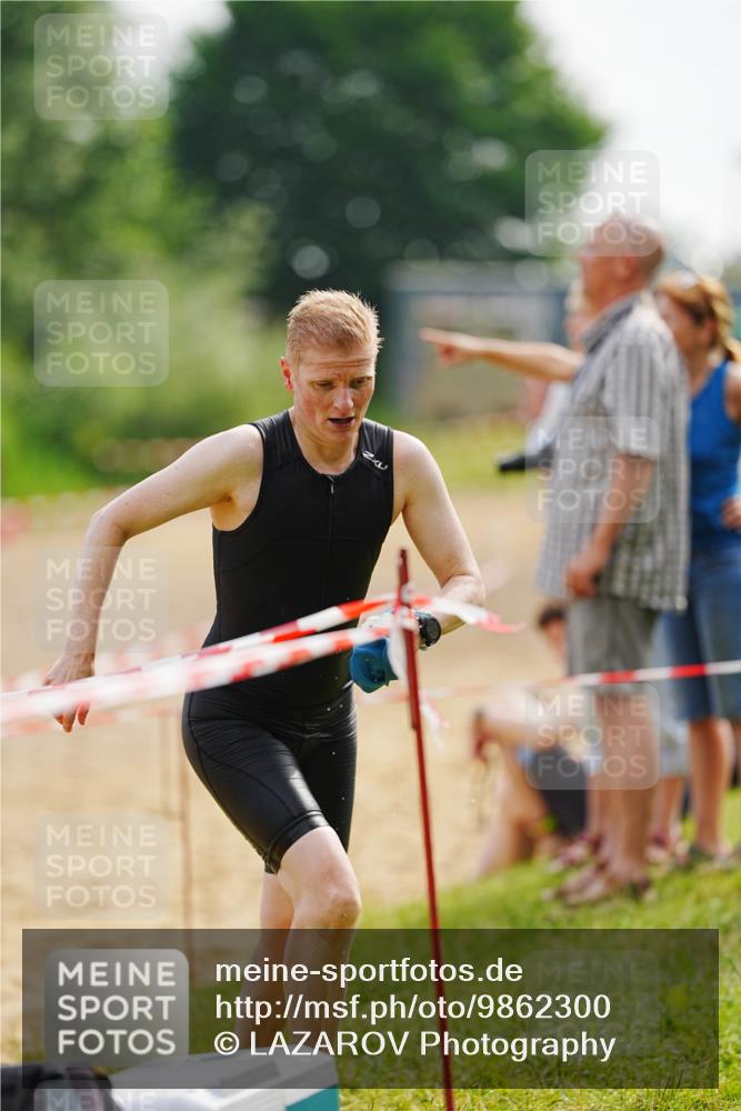21.06.2026 - 29. Vierlanden-Triathlon LAZAROV Photography http://msf.ph/oto/9862300 21.06.2026 09:16:37 Schwimmen 236, 243, 277 meine-sportfotos.de