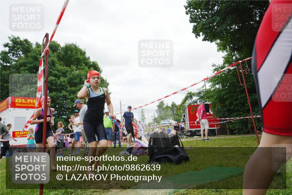 21.06.2026 - 29. Vierlanden-Triathlon LAZAROV Photography http://msf.ph/oto/9862639 21.06.2026 15:02:42 Schwimmen  meine-sportfotos.de