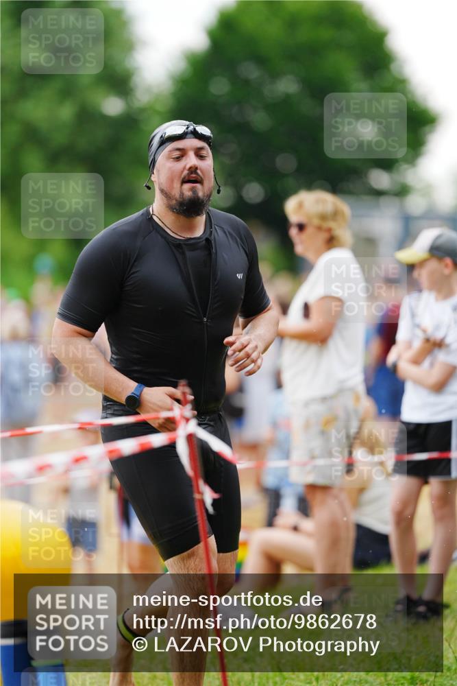 21.06.2026 - 29. Vierlanden-Triathlon LAZAROV Photography http://msf.ph/oto/9862678 21.06.2026 10:00:52 Schwimmen 330, 357 meine-sportfotos.de