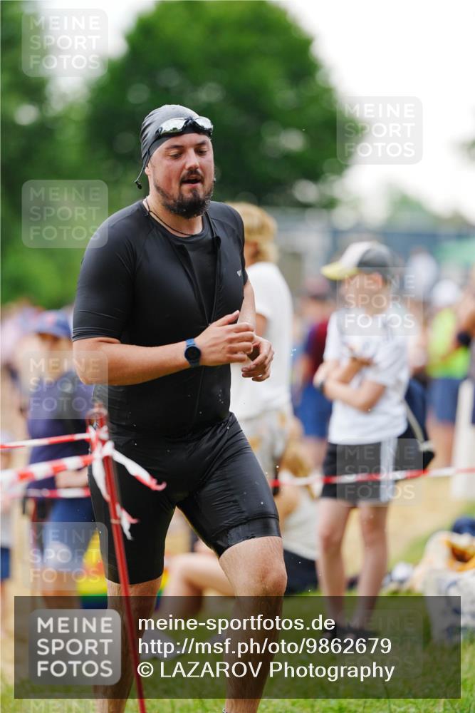 21.06.2026 - 29. Vierlanden-Triathlon LAZAROV Photography http://msf.ph/oto/9862679 21.06.2026 10:00:52 Schwimmen 330, 357 meine-sportfotos.de