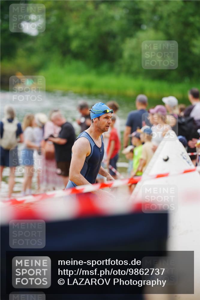 21.06.2026 - 29. Vierlanden-Triathlon LAZAROV Photography http://msf.ph/oto/9862737 21.06.2026 10:05:38 Schwimmen 395, 414, 429, 448 meine-sportfotos.de