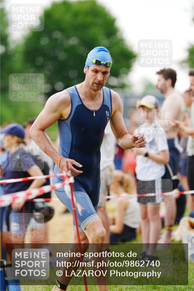 21.06.2026 - 29. Vierlanden-Triathlon LAZAROV Photography http://msf.ph/oto/9862740 21.06.2026 10:05:41 Schwimmen 395, 414, 429, 448 meine-sportfotos.de