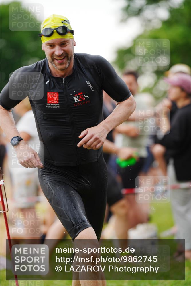 21.06.2026 - 29. Vierlanden-Triathlon LAZAROV Photography http://msf.ph/oto/9862745 21.06.2026 10:05:46 Schwimmen 395, 414, 429, 448 meine-sportfotos.de