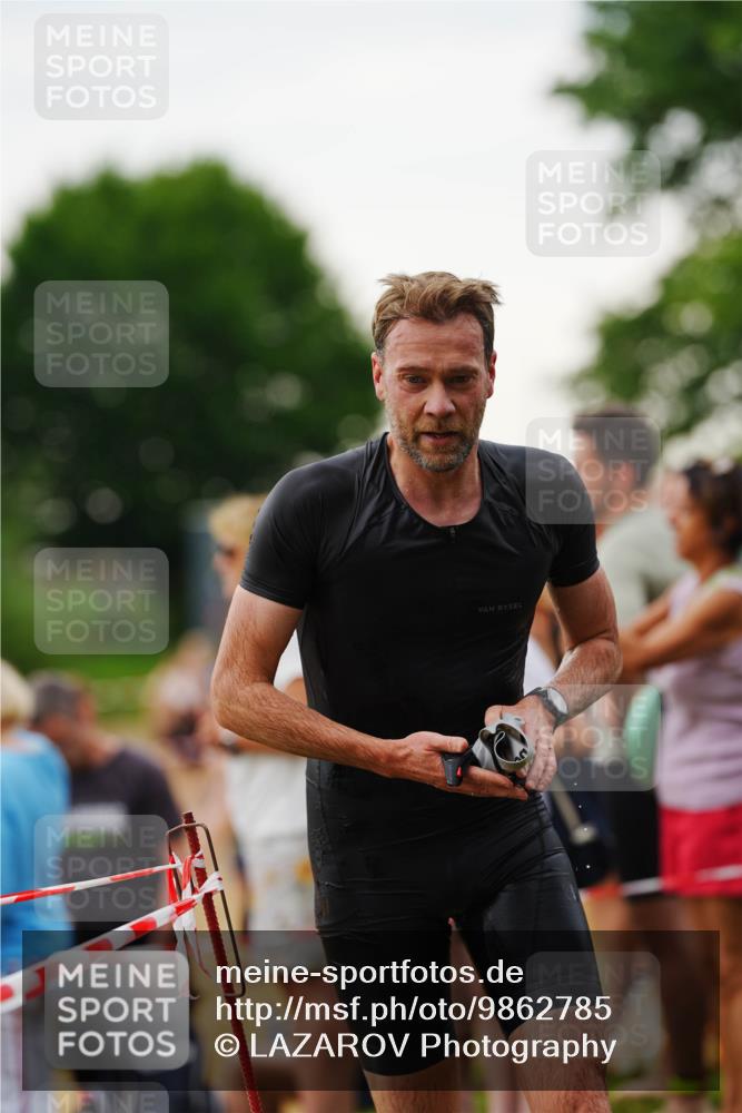 21.06.2026 - 29. Vierlanden-Triathlon LAZAROV Photography http://msf.ph/oto/9862785 21.06.2026 10:06:46 Schwimmen 394, 397, 410, 417, 443, 447 meine-sportfotos.de