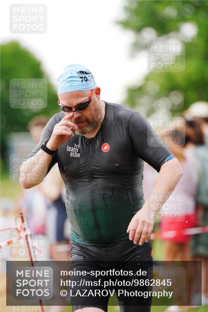 21.06.2026 - 29. Vierlanden-Triathlon LAZAROV Photography http://msf.ph/oto/9862845 21.06.2026 10:08:37 Schwimmen 403, 418, 422, 432, 476, 477, 1356 meine-sportfotos.de