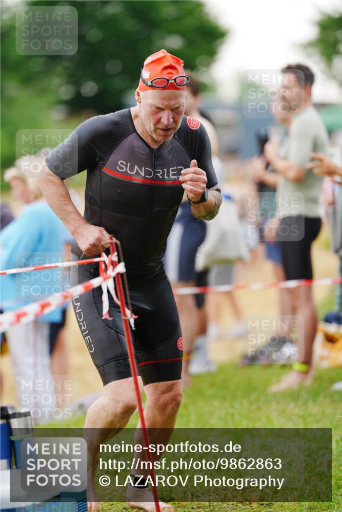 21.06.2026 - 29. Vierlanden-Triathlon LAZAROV Photography http://msf.ph/oto/9862863 21.06.2026 10:08:59 Schwimmen 455 meine-sportfotos.de