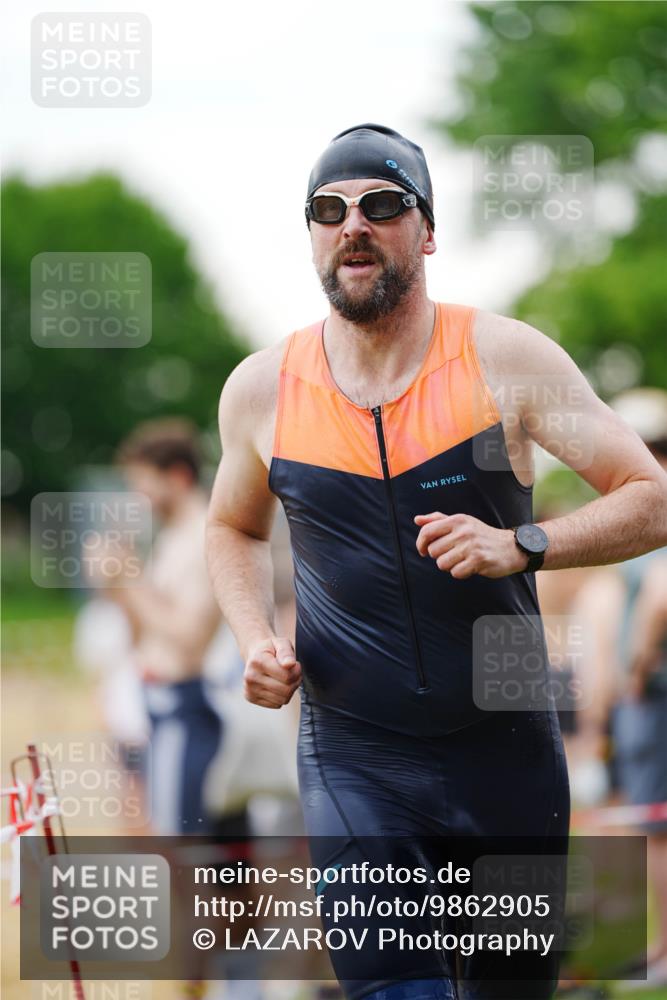 21.06.2026 - 29. Vierlanden-Triathlon LAZAROV Photography http://msf.ph/oto/9862905 21.06.2026 10:10:00 Schwimmen 427 meine-sportfotos.de
