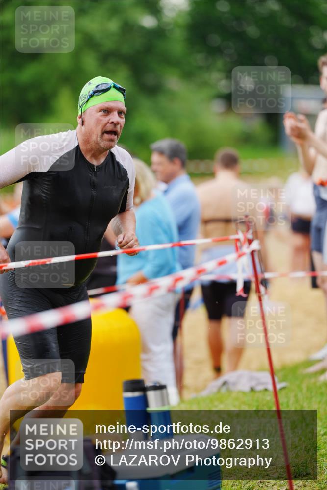21.06.2026 - 29. Vierlanden-Triathlon LAZAROV Photography http://msf.ph/oto/9862913 21.06.2026 10:11:10 Schwimmen 411, 461 meine-sportfotos.de